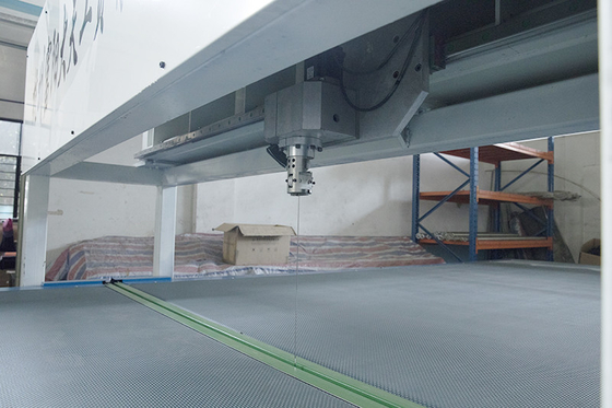 DT R2012VH CNC স্পঞ্জ কাটিং মেশিন নমনীয় ফোমের জন্য 3D আকার
