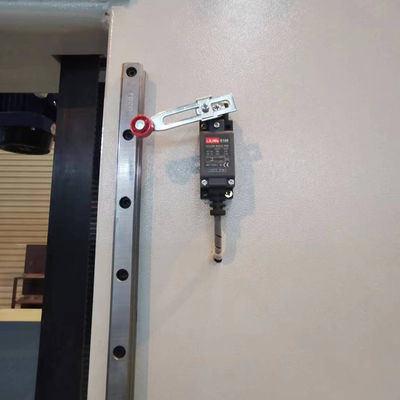 ২৪. ১০এম/মিনিট CNC অসিলেটিং ব্লেড ফোম কাটিং যা আসবাবপত্র, স্বয়ংচালিত, প্যাকেজিং এবং ইনসুলেশন শিল্পে ব্যবহৃত হয়